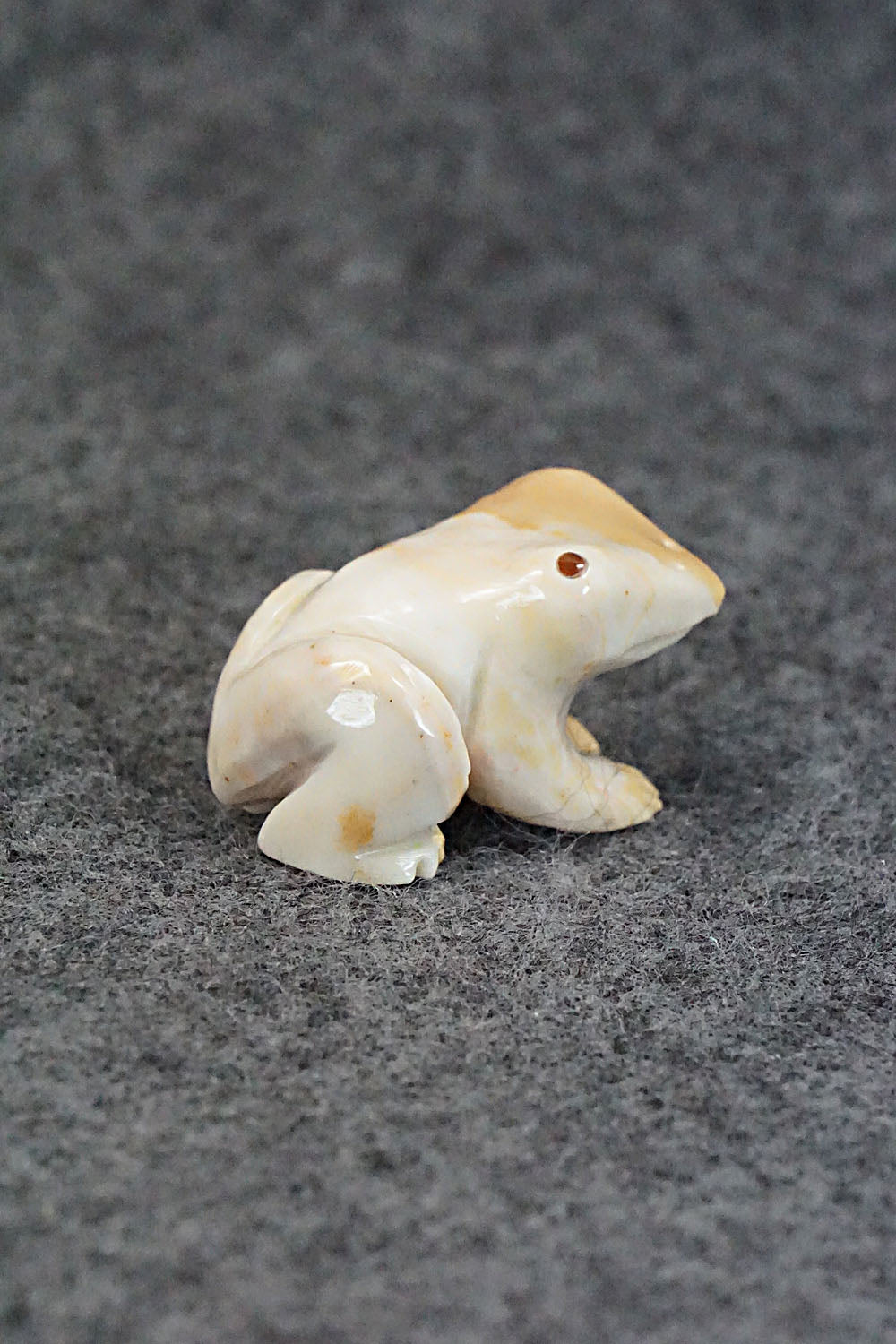 Frog Zuni Fetish Carving - Jonas Hustito