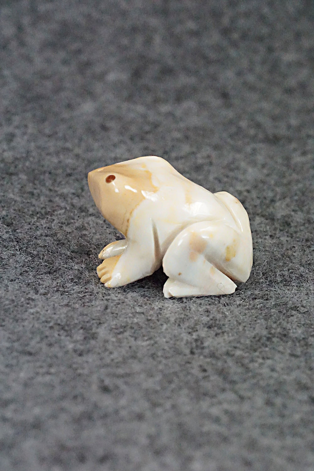 Frog Zuni Fetish Carving - Jonas Hustito
