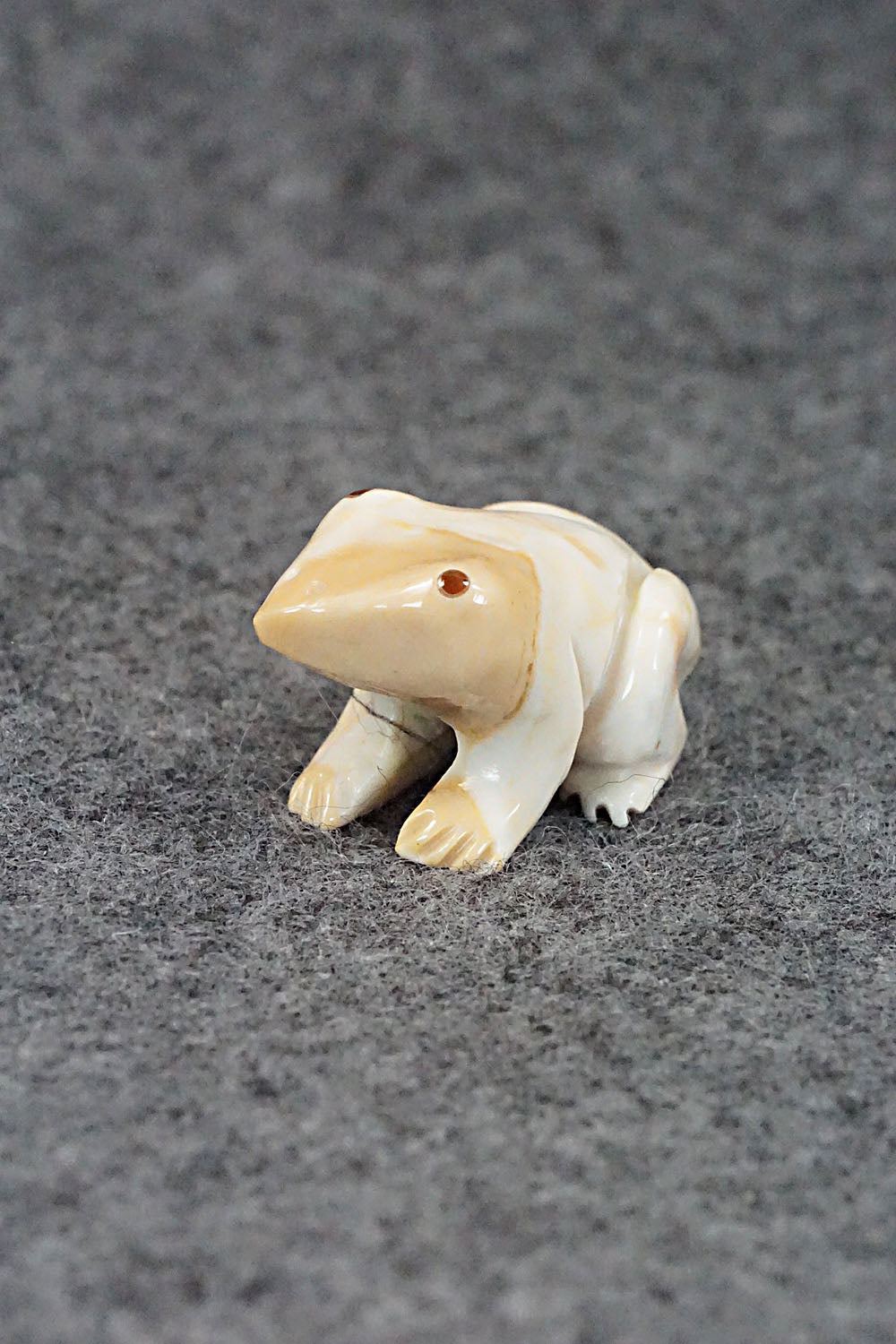 Frog Zuni Fetish Carving - Jonas Hustito