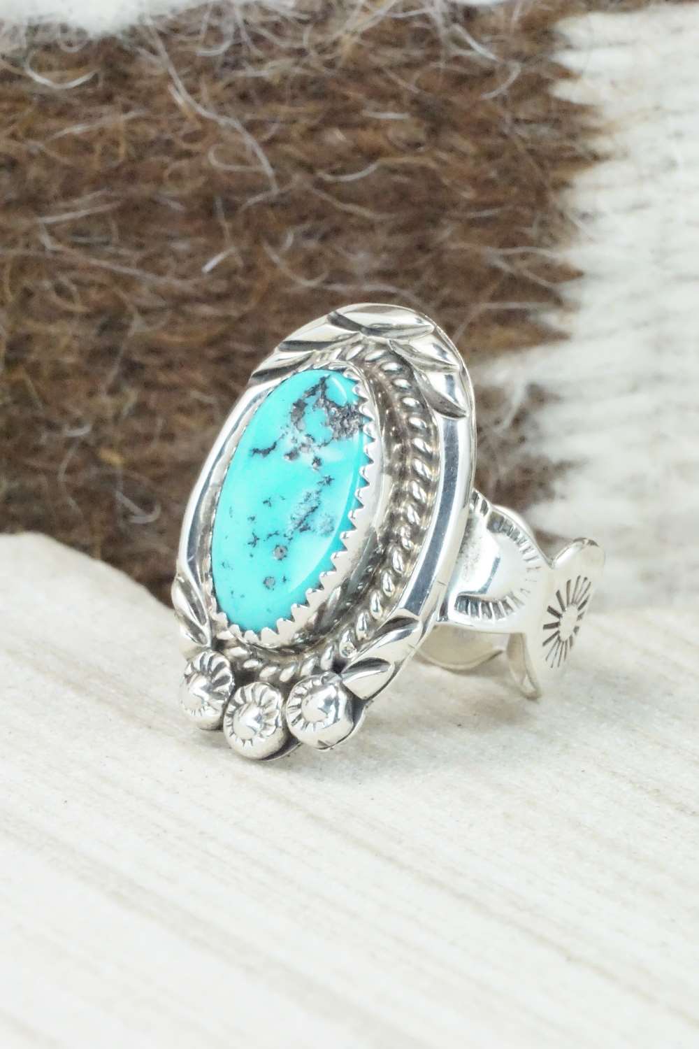 Turquoise & Sterling Silver Ring - Size 6