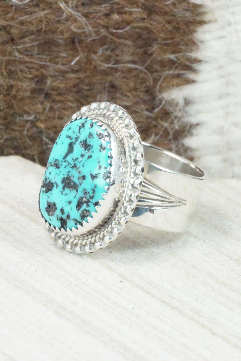Turquoise & Sterling Silver Ring - Size 7.25