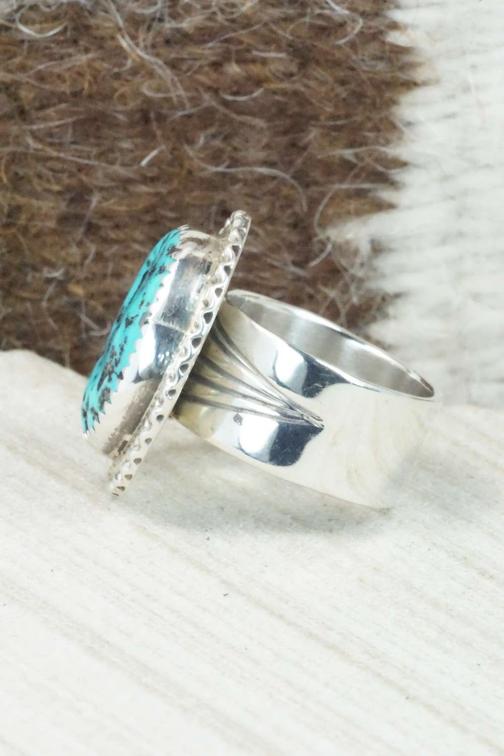 Turquoise & Sterling Silver Ring - Size 7.25