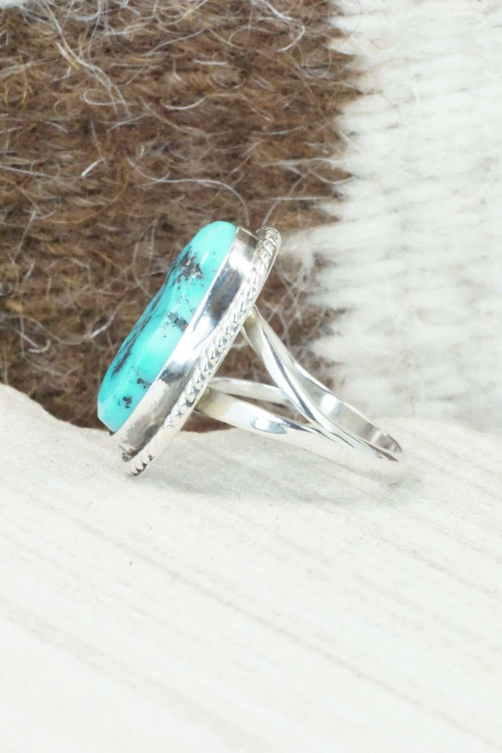 Turquoise & Sterling Silver Ring - Size 6