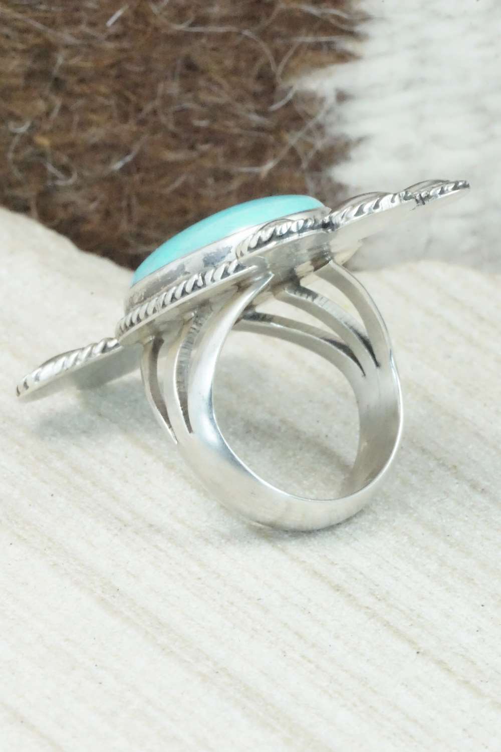Turquoise & Sterling Silver Ring - Size 6.5
