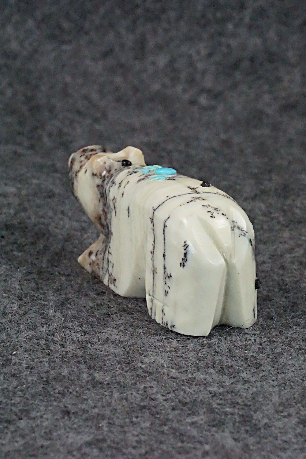 Bear Zuni Fetish Carving - Danette Laate