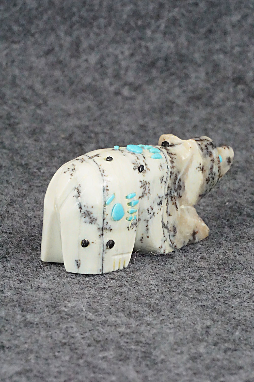Bear Zuni Fetish Carving - Danette Laate