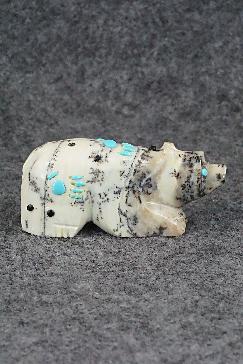 Bear Zuni Fetish Carving - Danette Laate