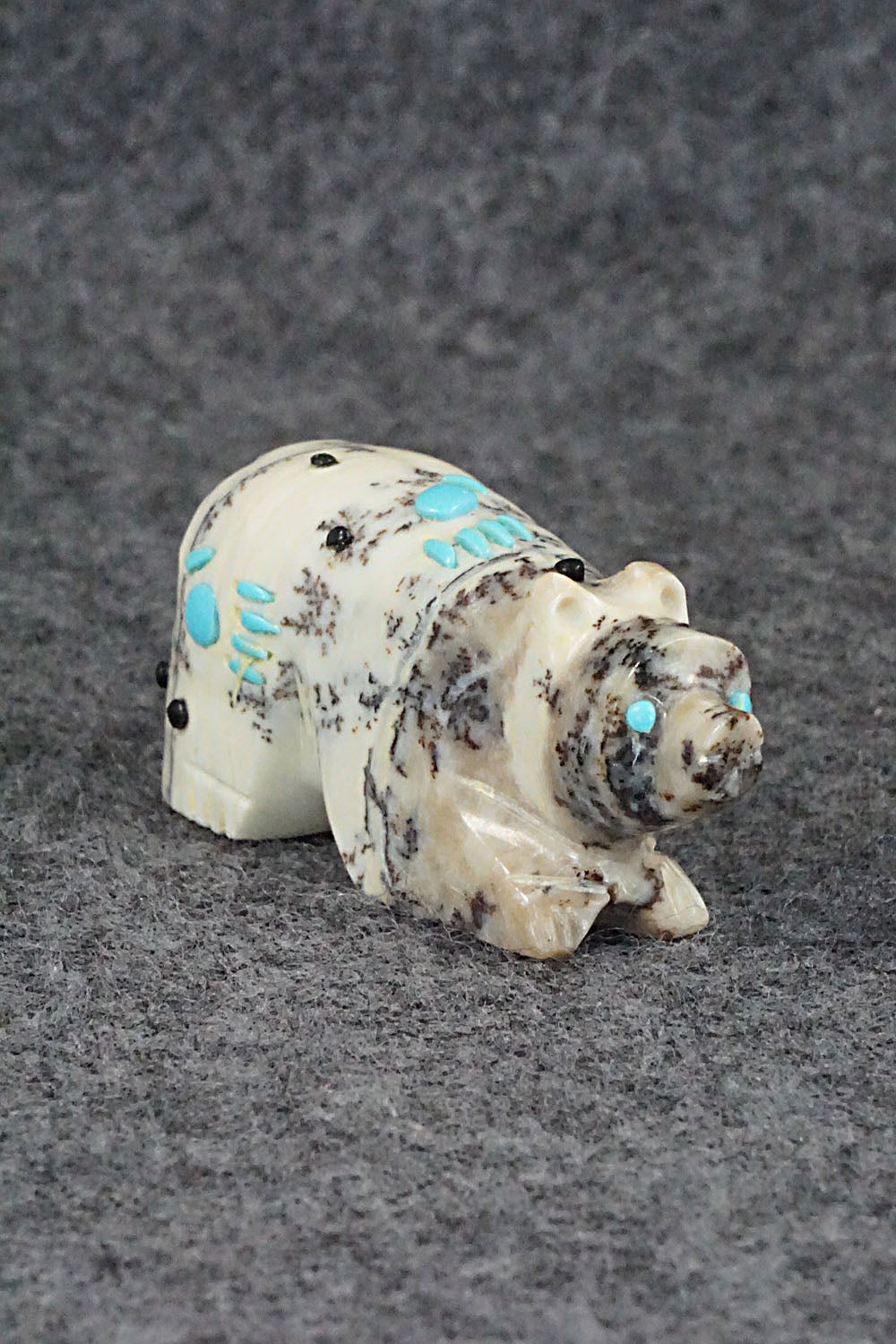 Bear Zuni Fetish Carving - Danette Laate