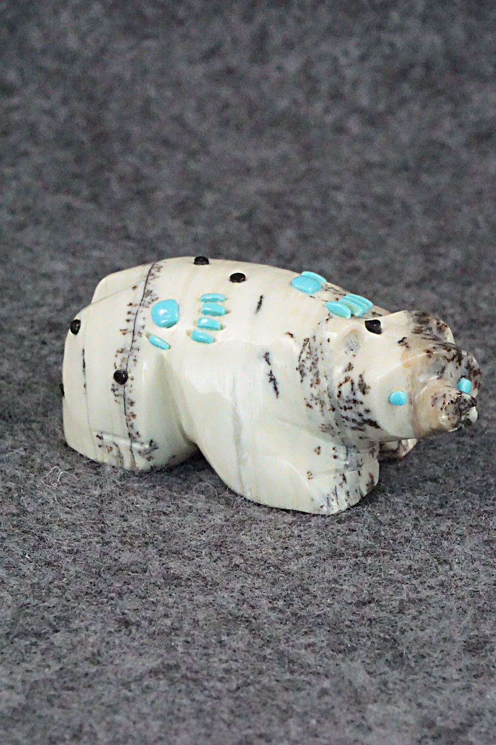 Bear Zuni Fetish Carving - Danette Laate