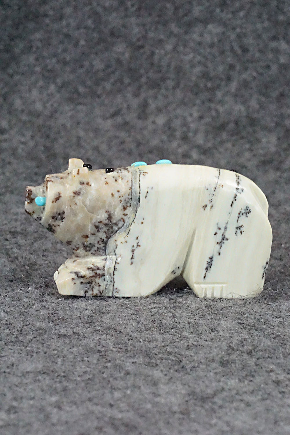 Bear Zuni Fetish Carving - Danette Laate