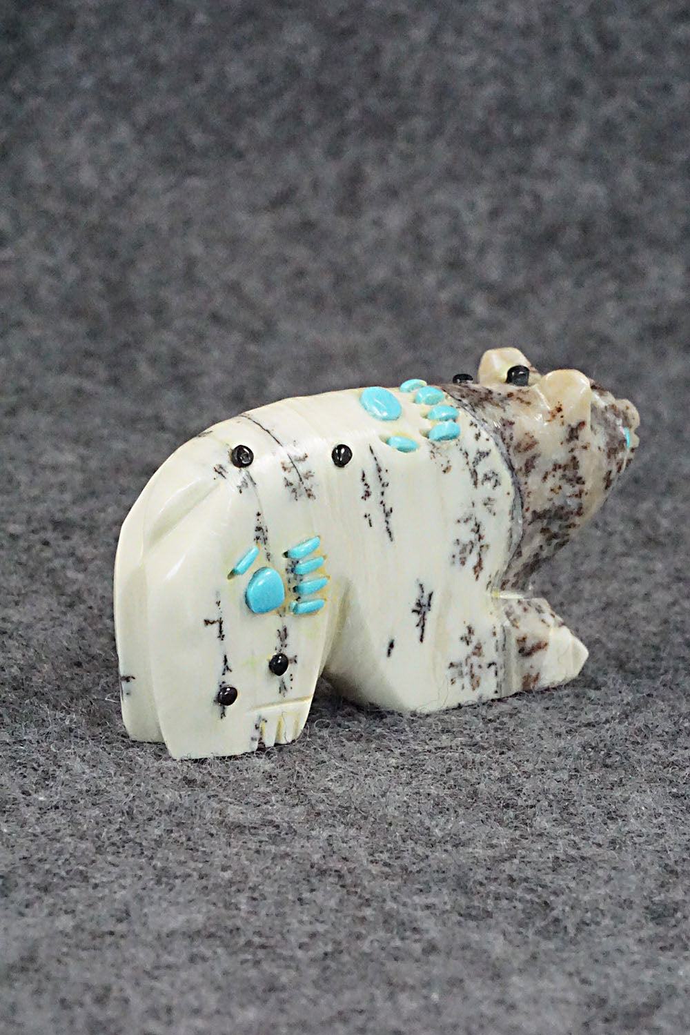 Bear Zuni Fetish Carving - Danette Laate