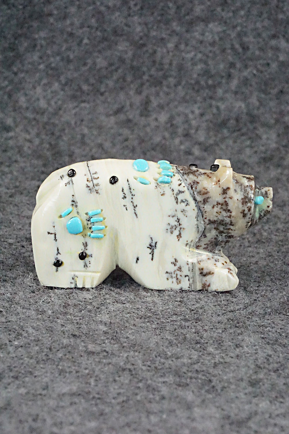 Bear Zuni Fetish Carving - Danette Laate