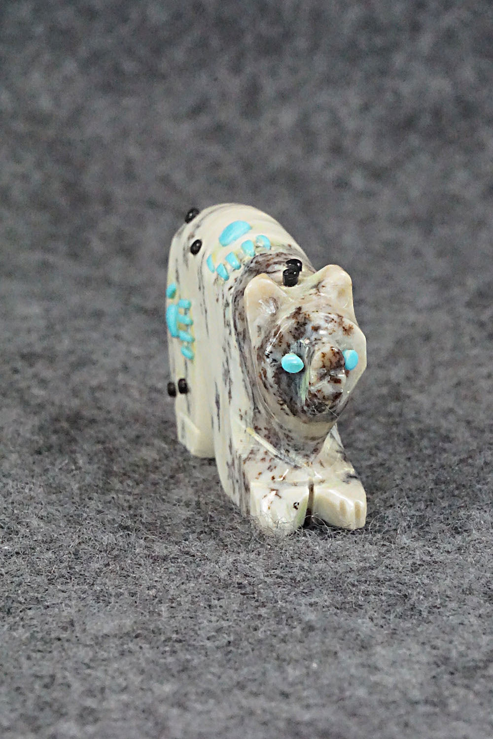 Bear Zuni Fetish Carving - Danette Laate