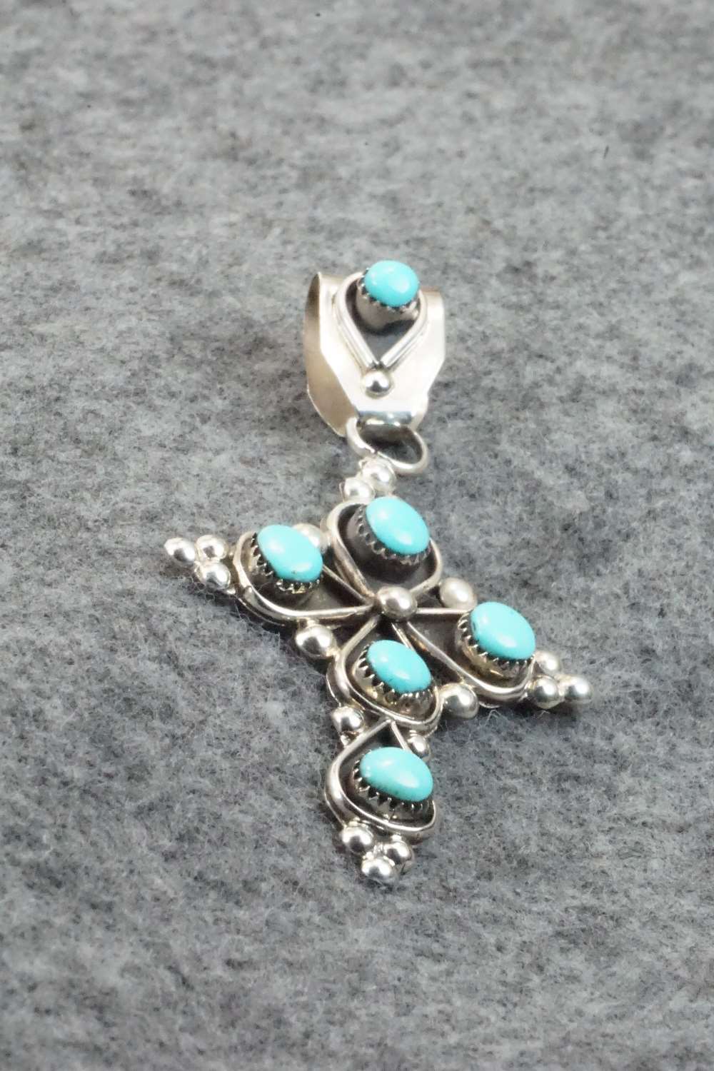 Turquoise & Sterling Silver Pendant - Verdi Booqua