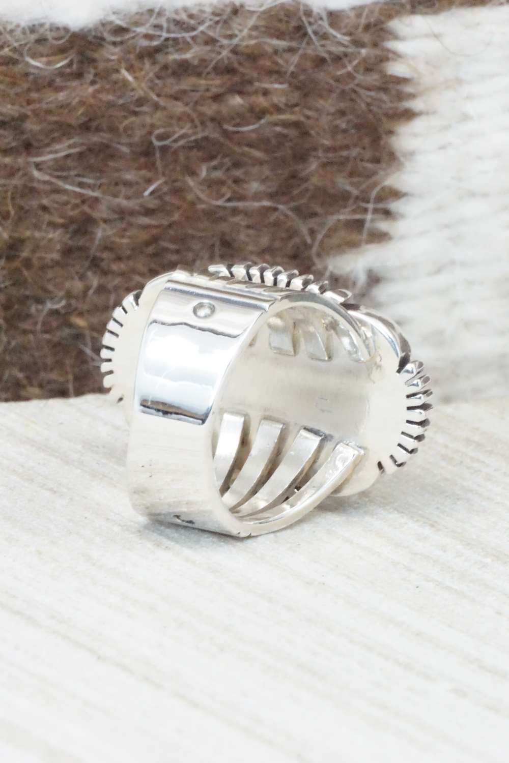 Turquoise & Sterling Silver Ring - Raymond Bennett - Size 6.5