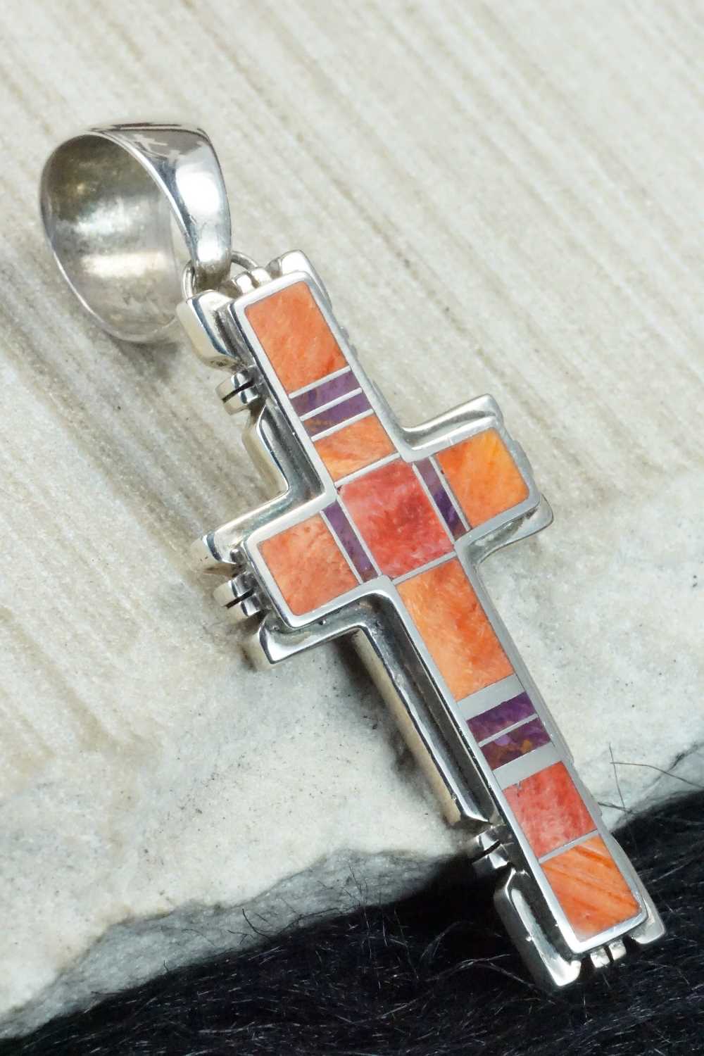 Spiny Oyster & Sterling Silver Pendant - Navajo