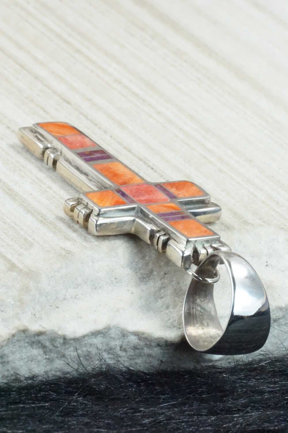 Spiny Oyster & Sterling Silver Pendant - Navajo