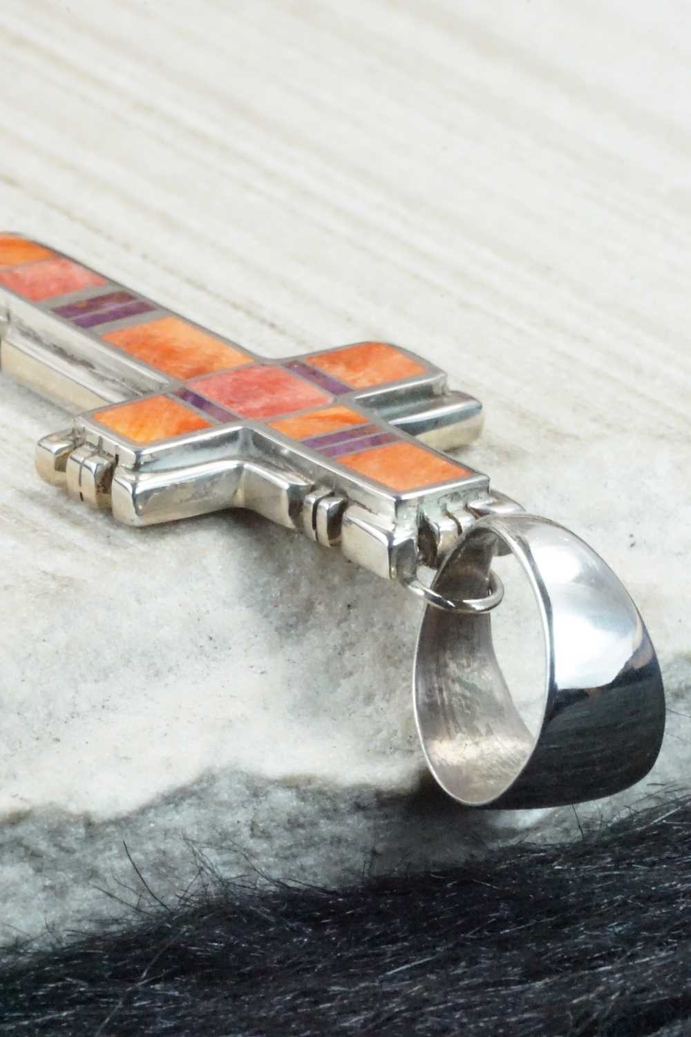 Spiny Oyster & Sterling Silver Pendant - Navajo