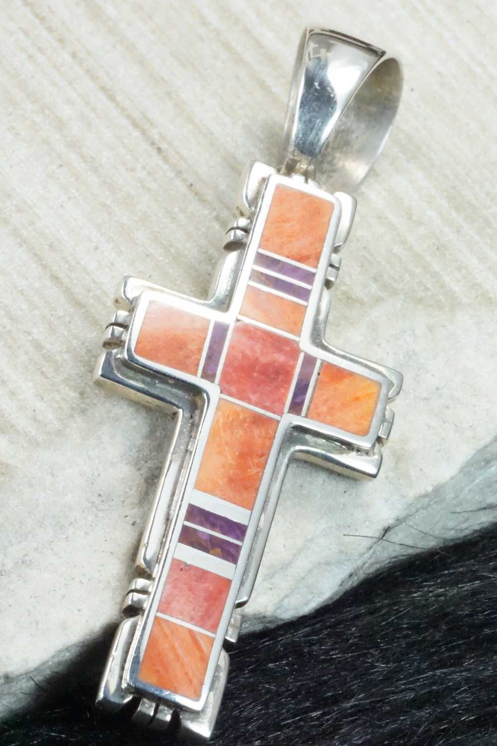Spiny Oyster & Sterling Silver Pendant - Navajo