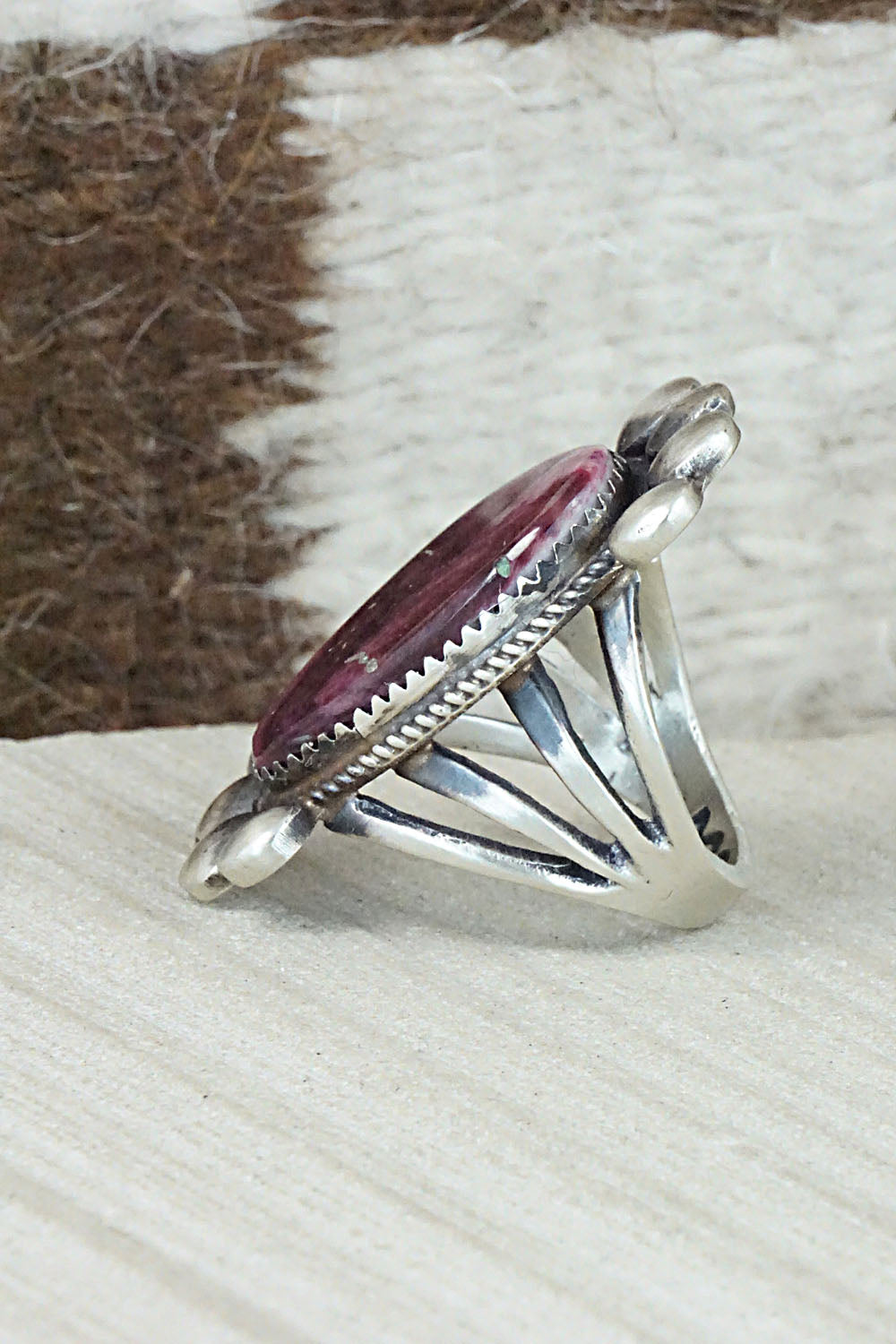 Spiny Oyster and Sterling Silver Ring - Martha Cayatineto - Size 6