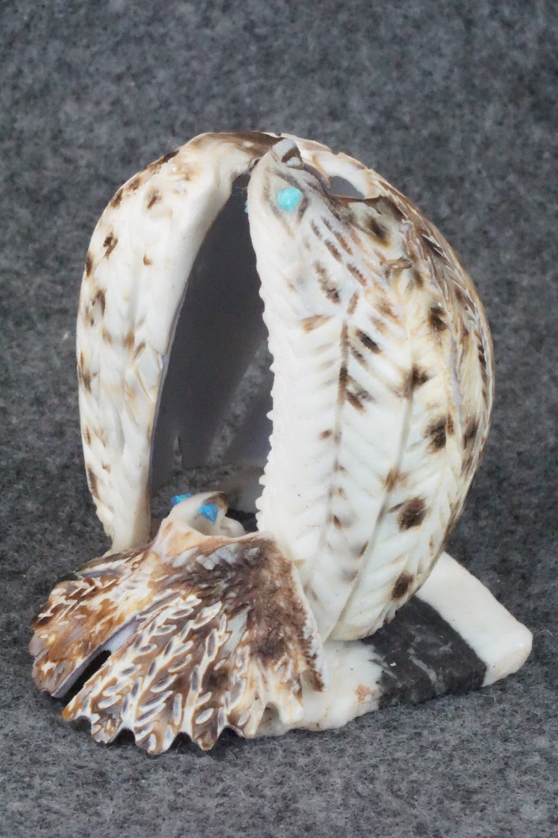 Eagle Zuni Fetish Carving - Jon Quam