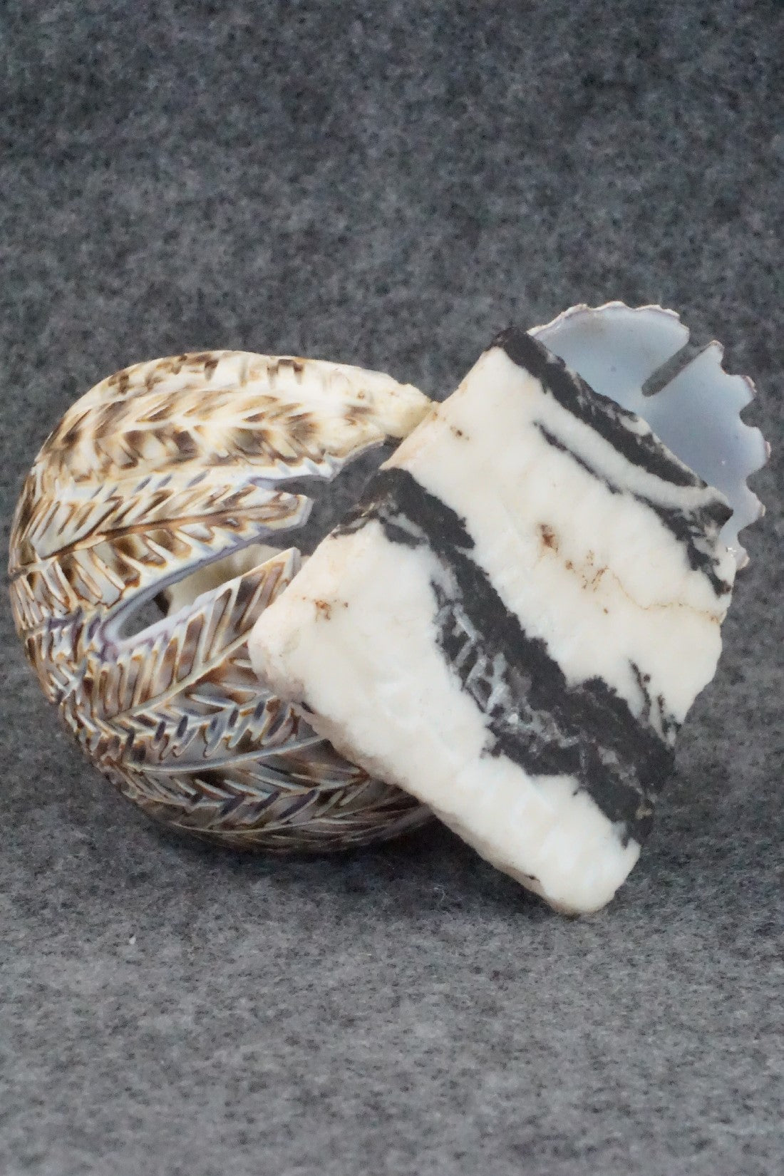 Eagle Zuni Fetish Carving - Jon Quam