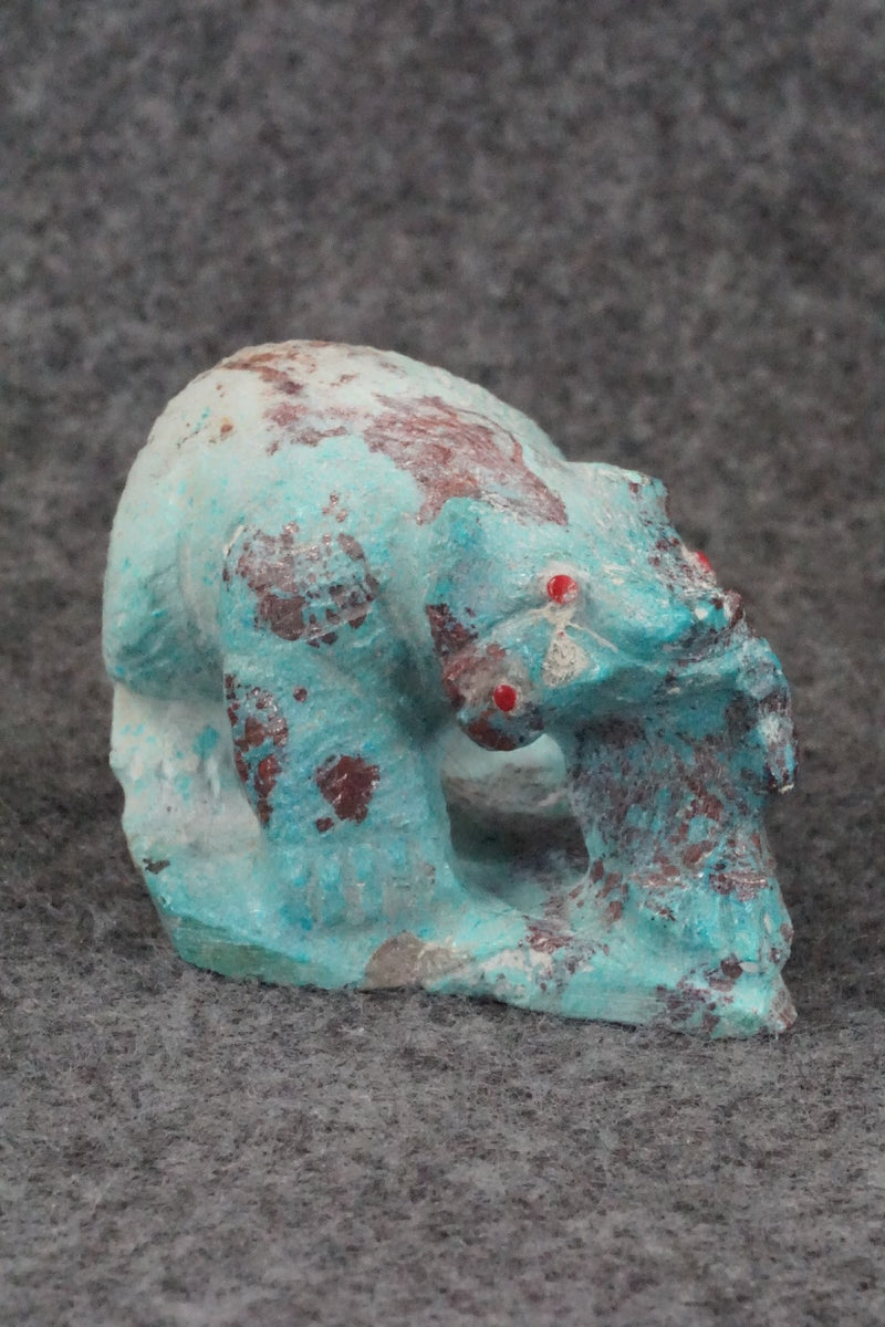 Bear Zuni Fetish Carving - Derrick Kaamasee