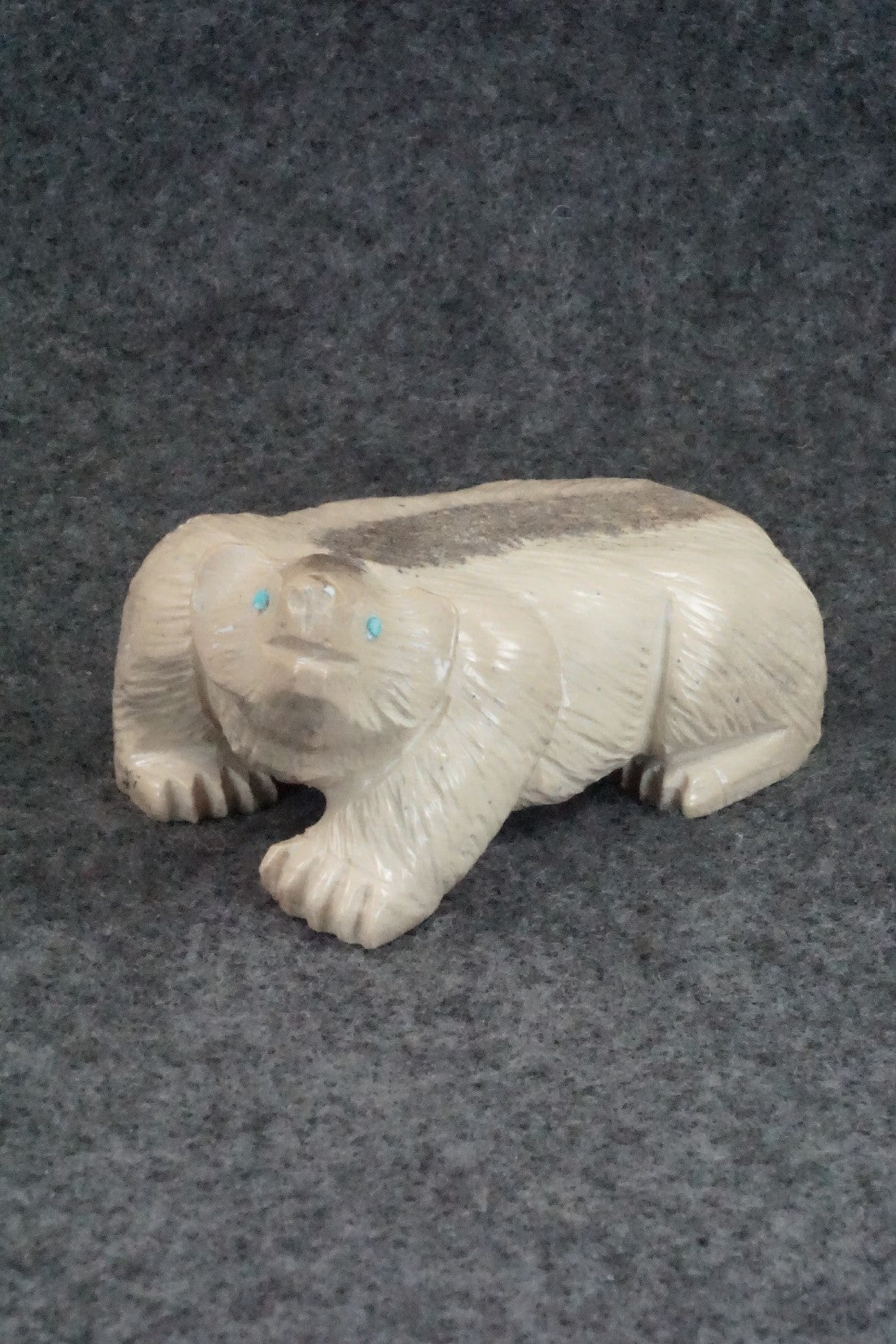 Bear Zuni Fetish Carving - Derrick Kaamasee