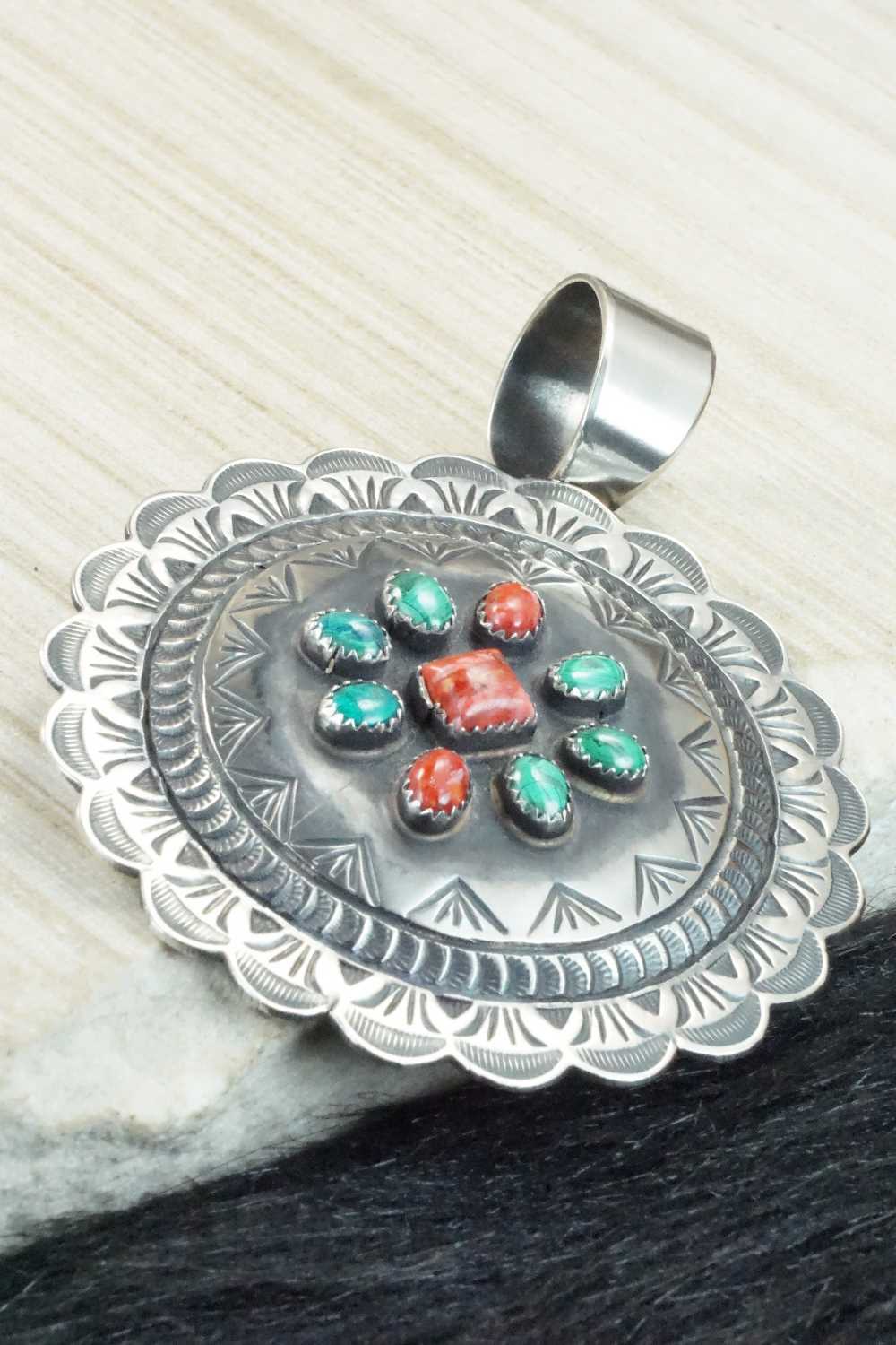 Spiny Oyster, Turquoise & Sterling Silver Pendant - Shawn Cayatineto