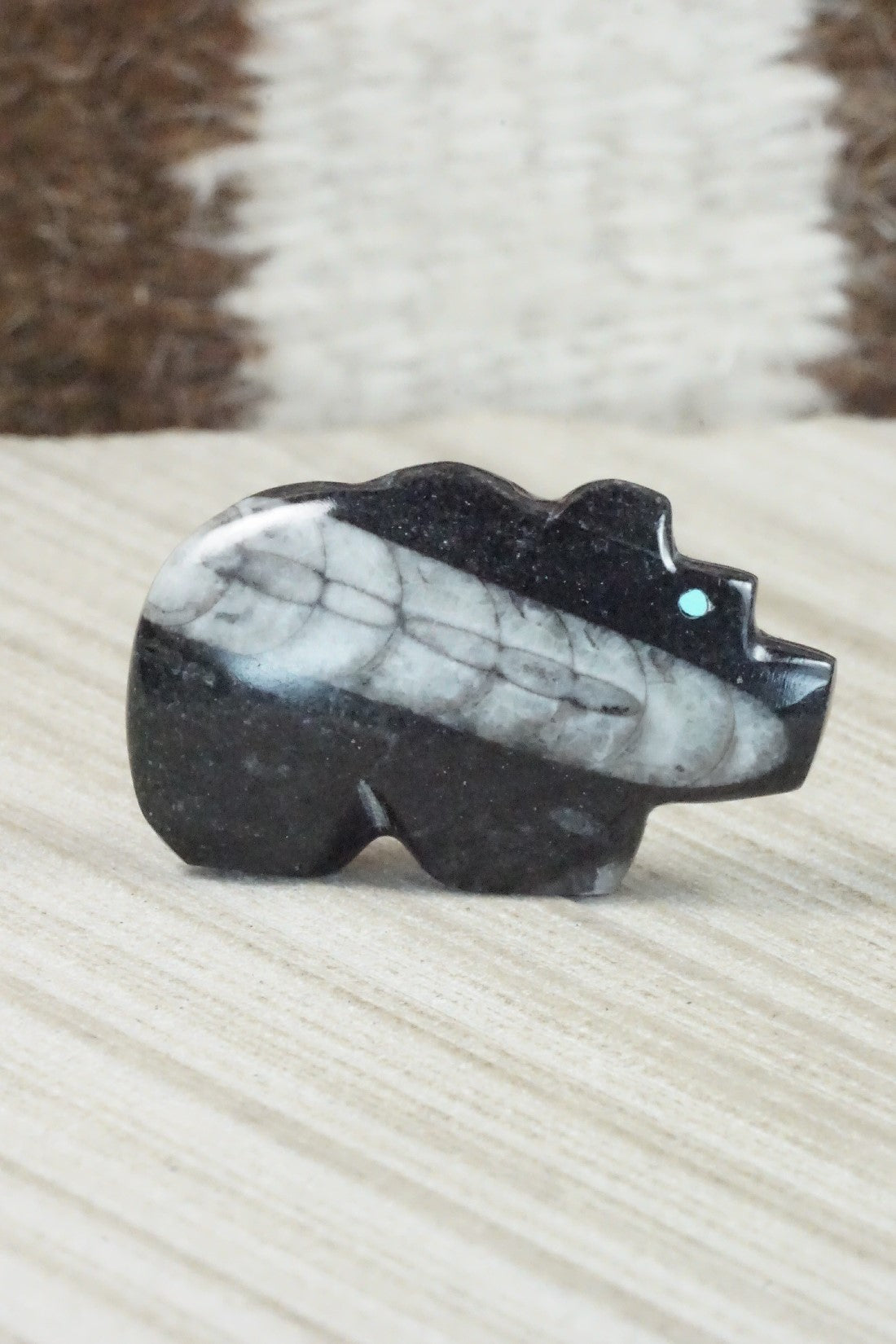 Bear Zuni Fetish Carving - Bernard Laiwakete