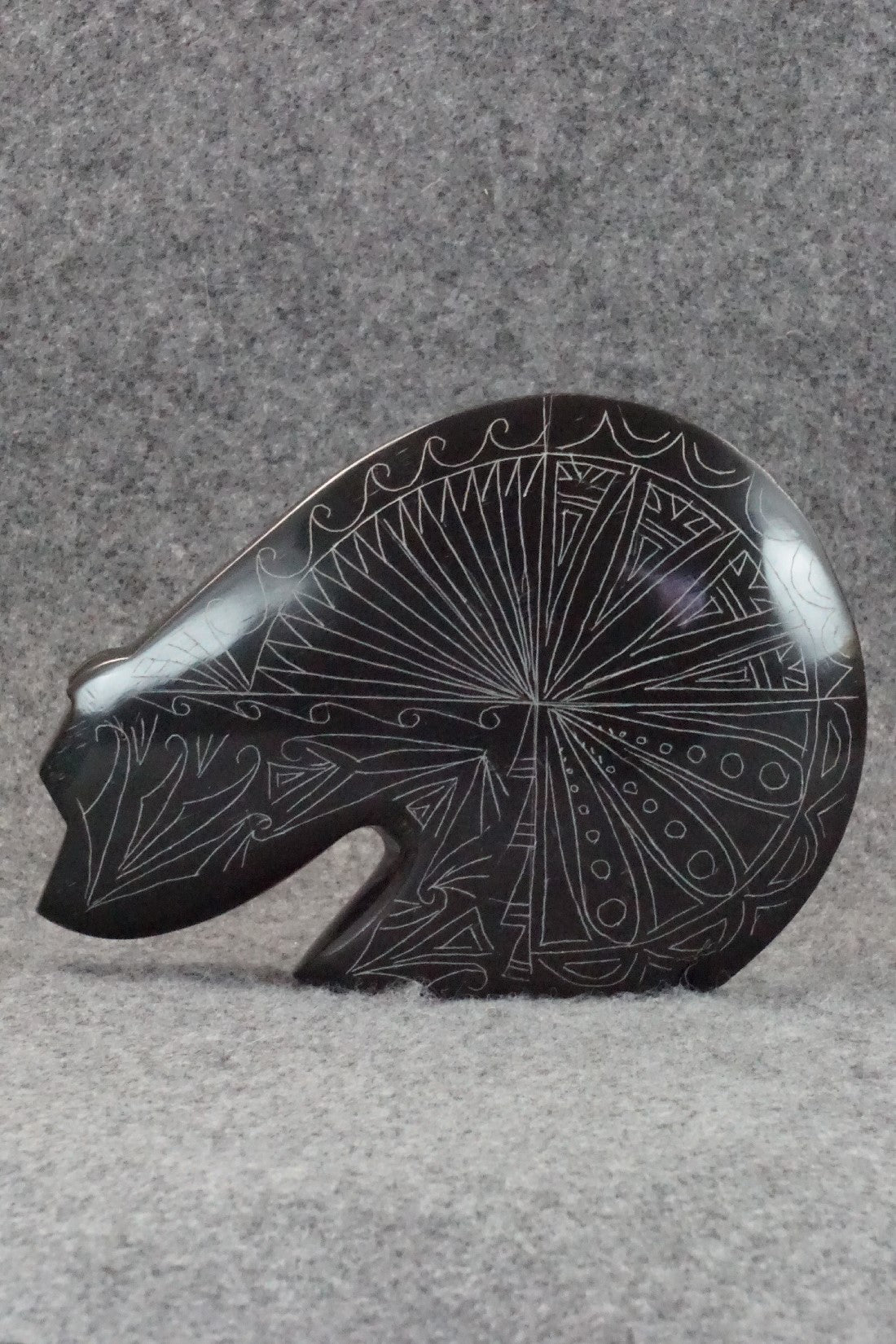 Bear Zuni Fetish Carving - Jonathan Natewa