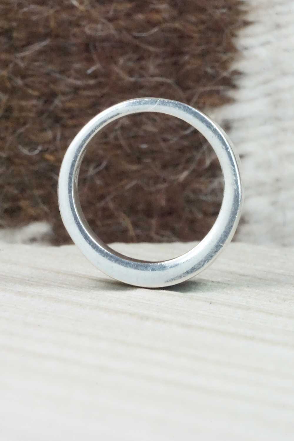 Gaspeite and Sterling Silver Ring - Abel Toledo - Size 8.75