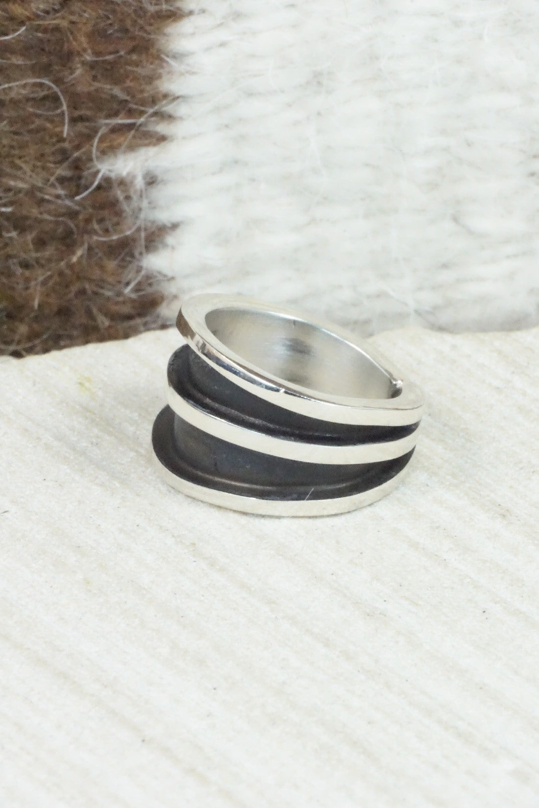 Sterling Silver Ring - Tom Hawk - Size 4.5