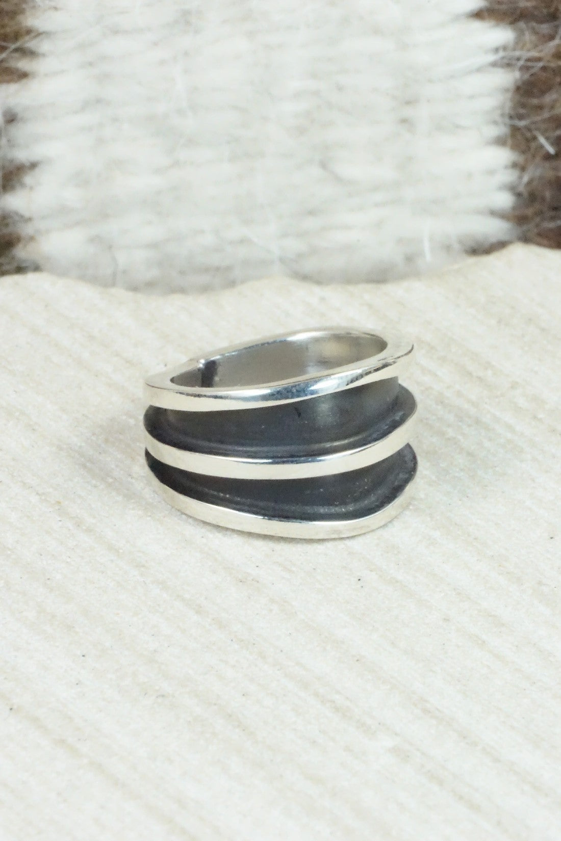 Sterling Silver Ring - Tom Hawk - Size 4.5