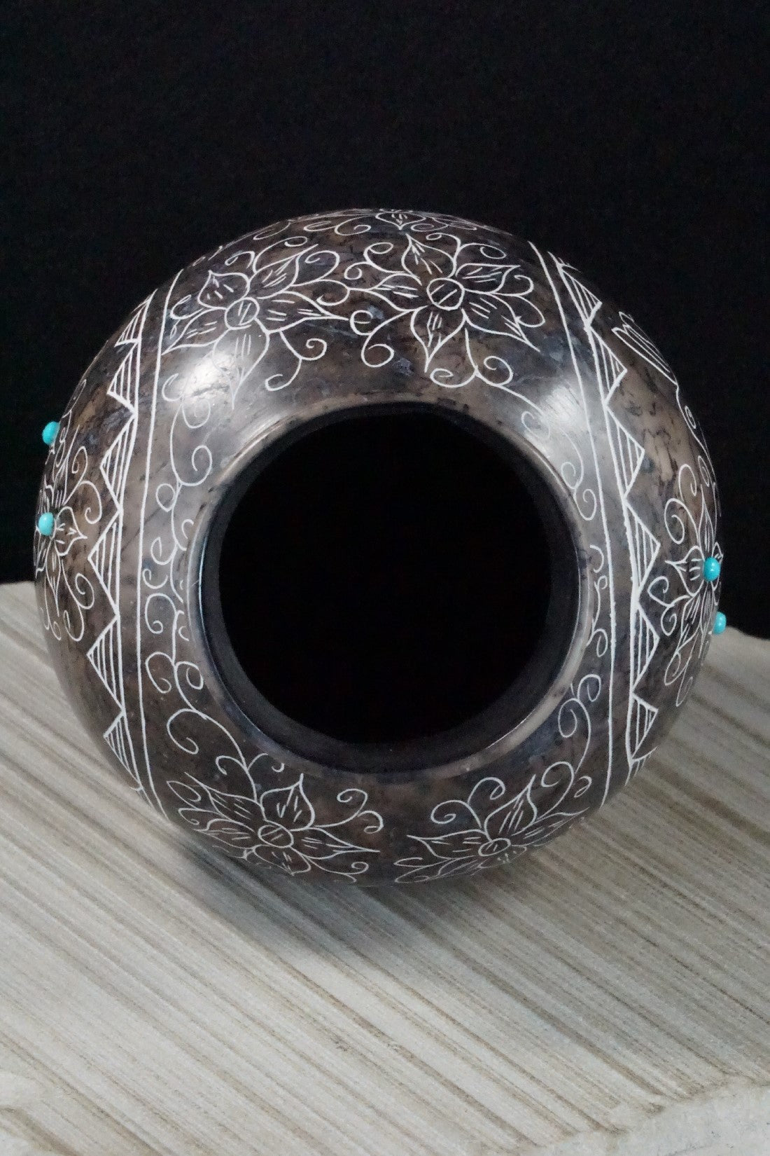 Acoma Pottery - Irvin Louis