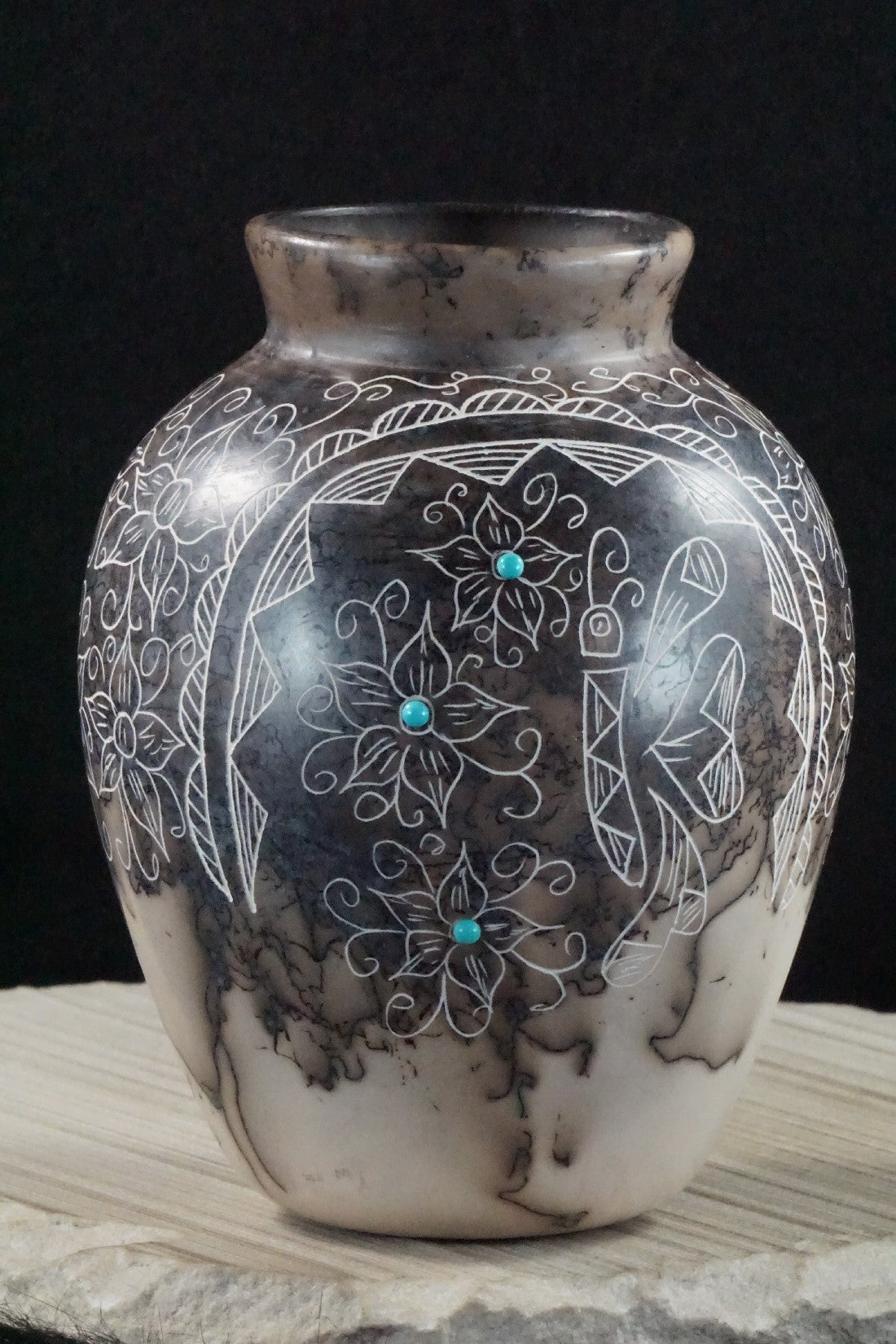 Acoma Pottery - Irvin Louis