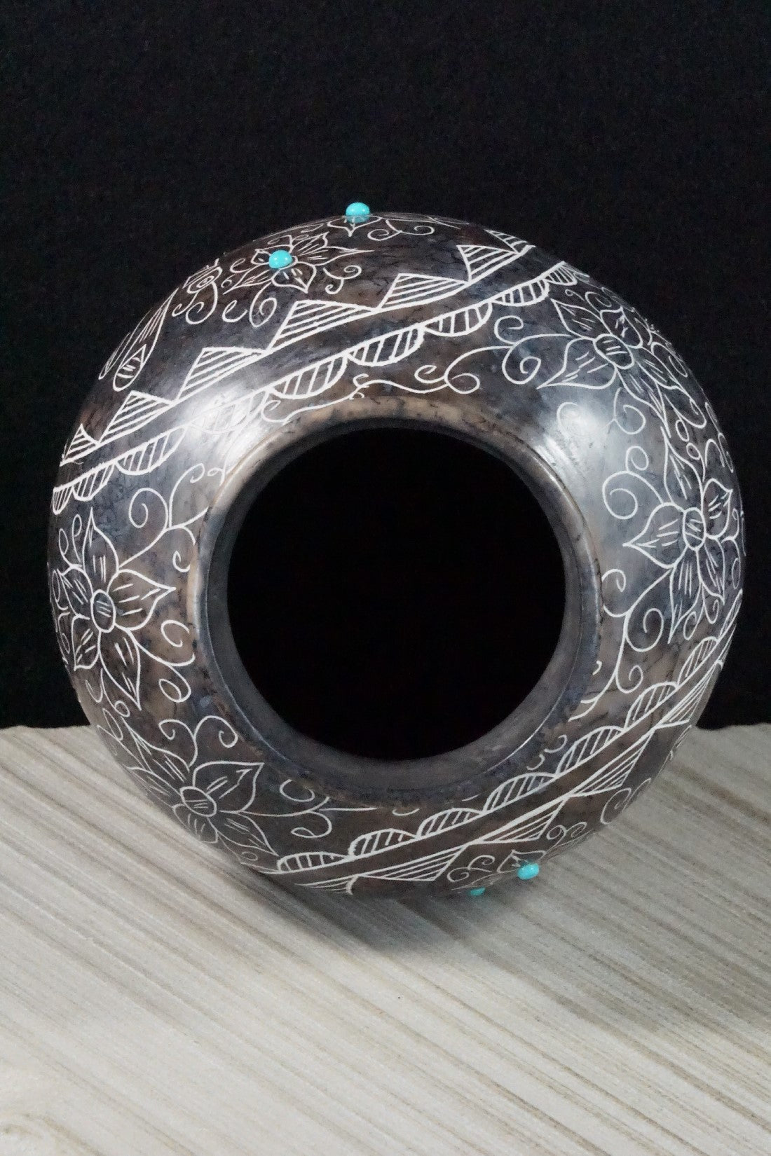 Acoma Pottery - Irvin Louis