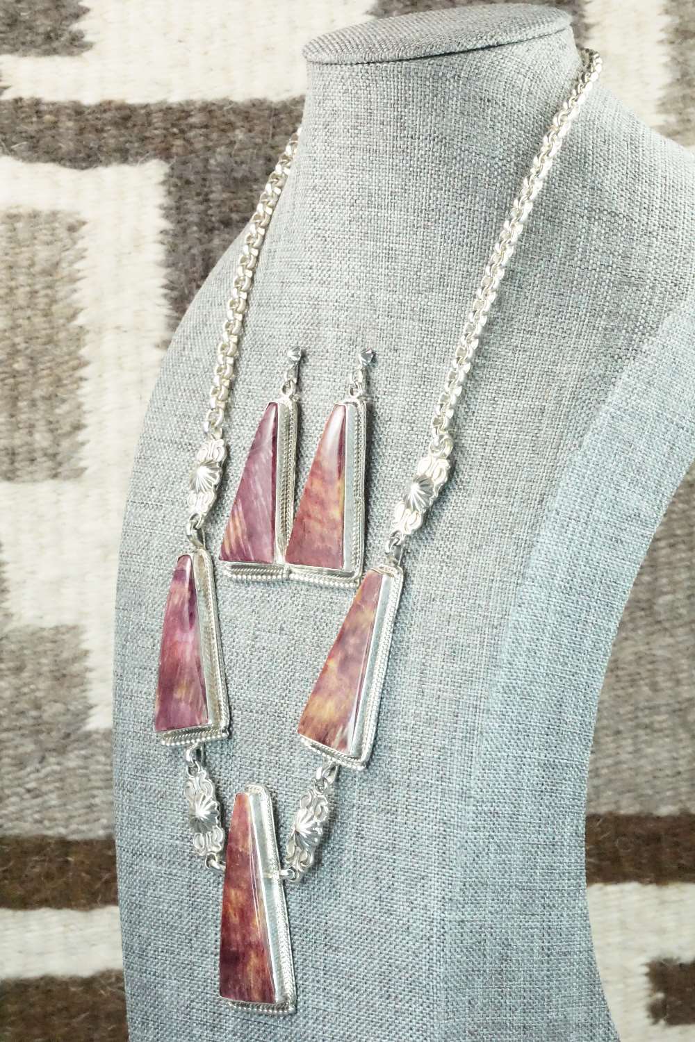 Spiny Oyster & Sterling Silver Necklace and Earrings Set - Annie Spencer