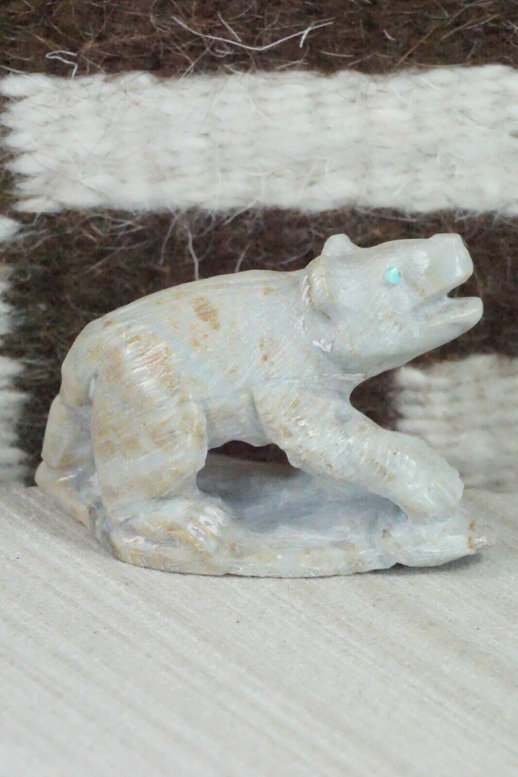 Bear Zuni Fetish Carving - Derrick Kaamasee