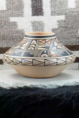 Hopi Pottery - Alta Yesslith