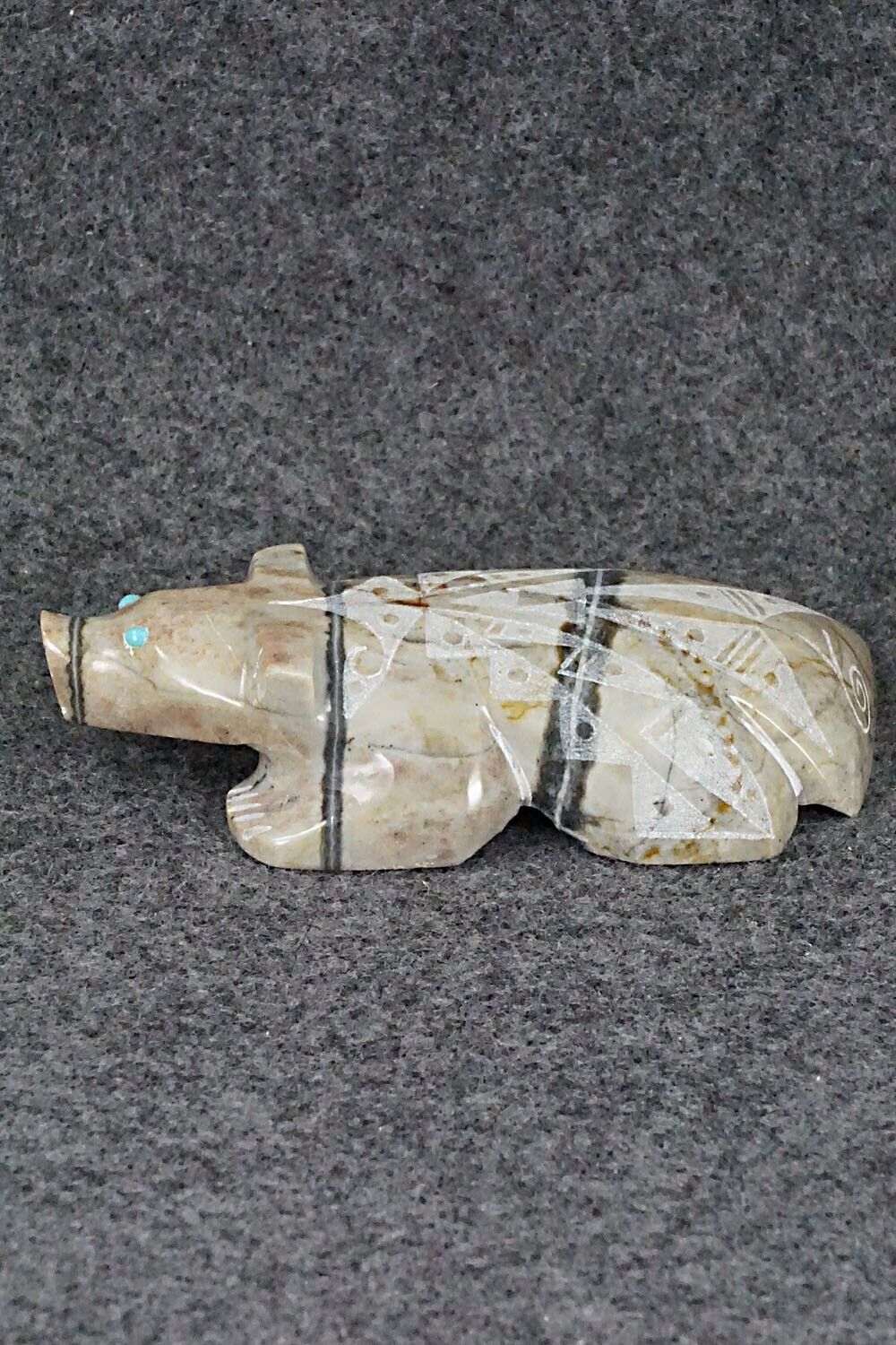 Bear Zuni Fetish Carving - Shannon Calavaza
