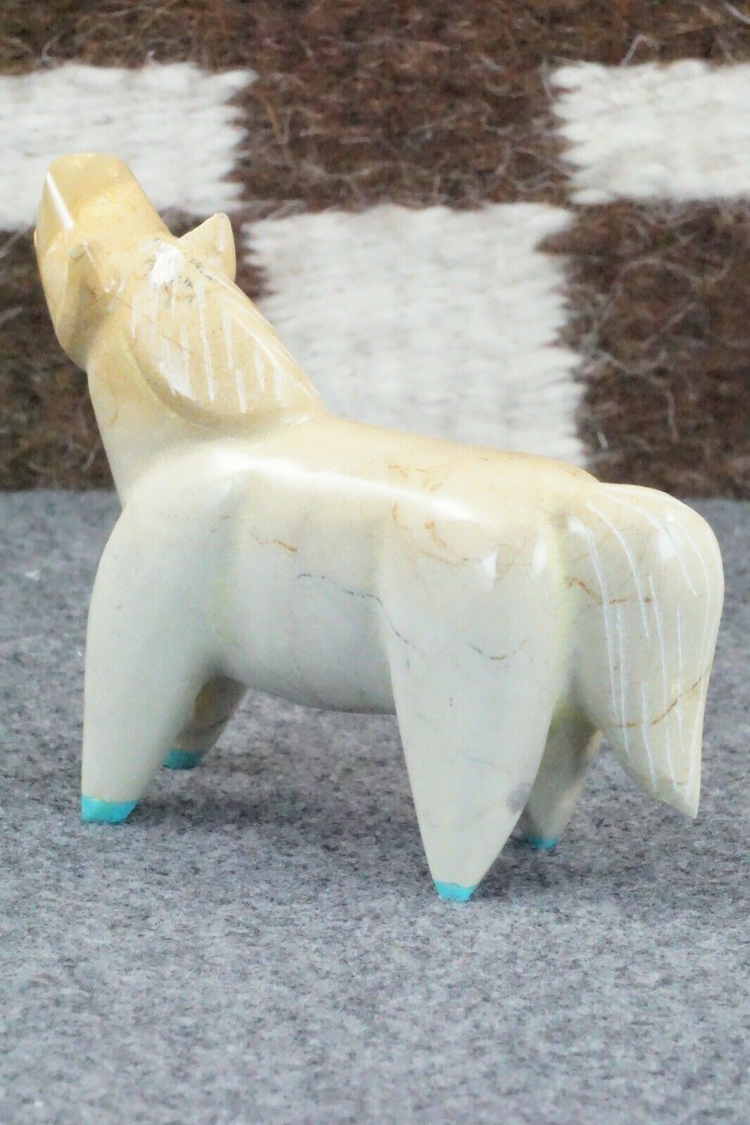 Horse Zuni Fetish Carving - Enrike Leekya