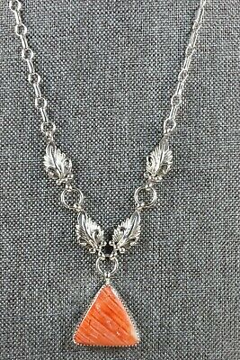Navajo Spiny Oyster & Sterling Silver Necklace - Verley Betone