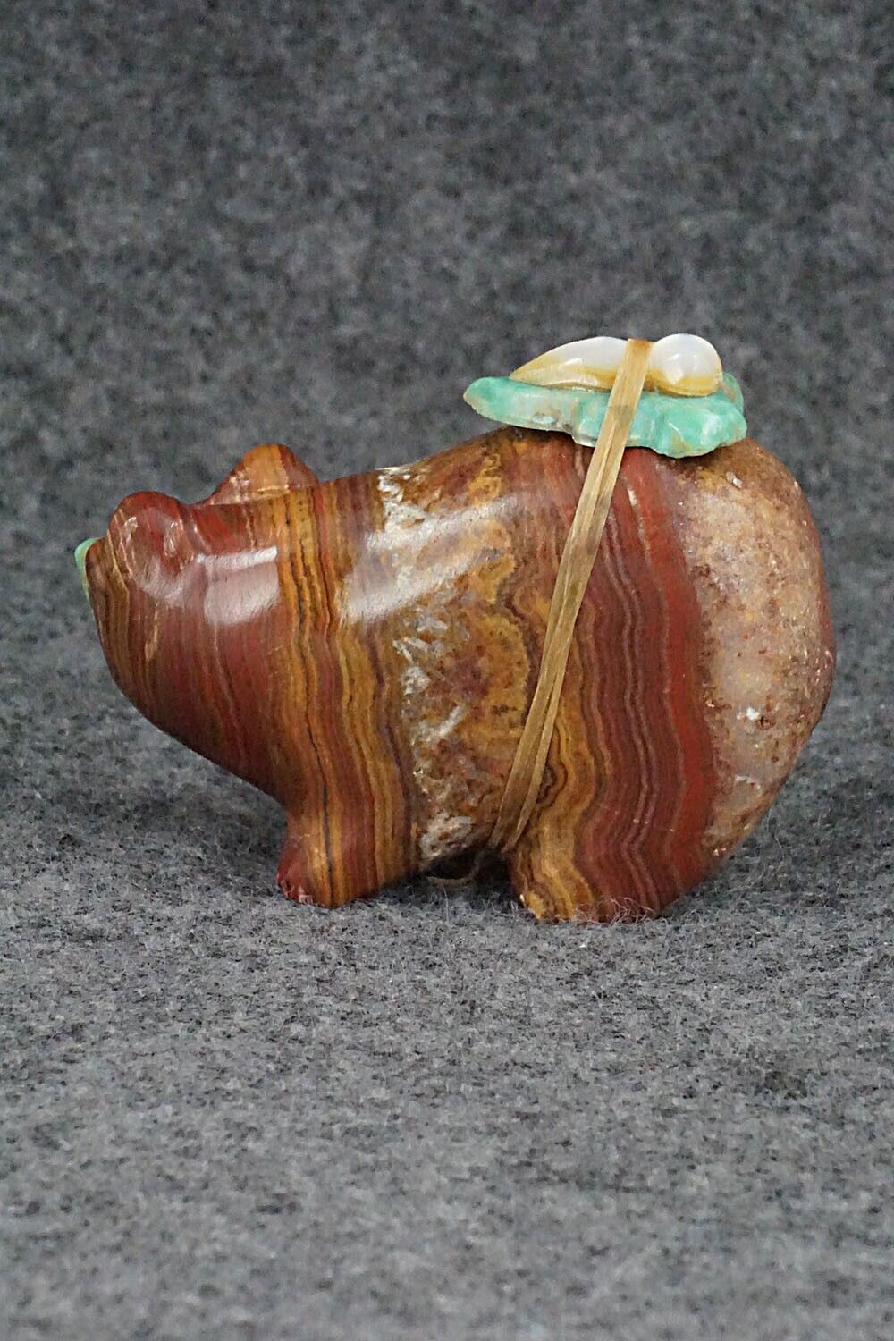 Bear Zuni Fetish Carving - Enrike Leekya