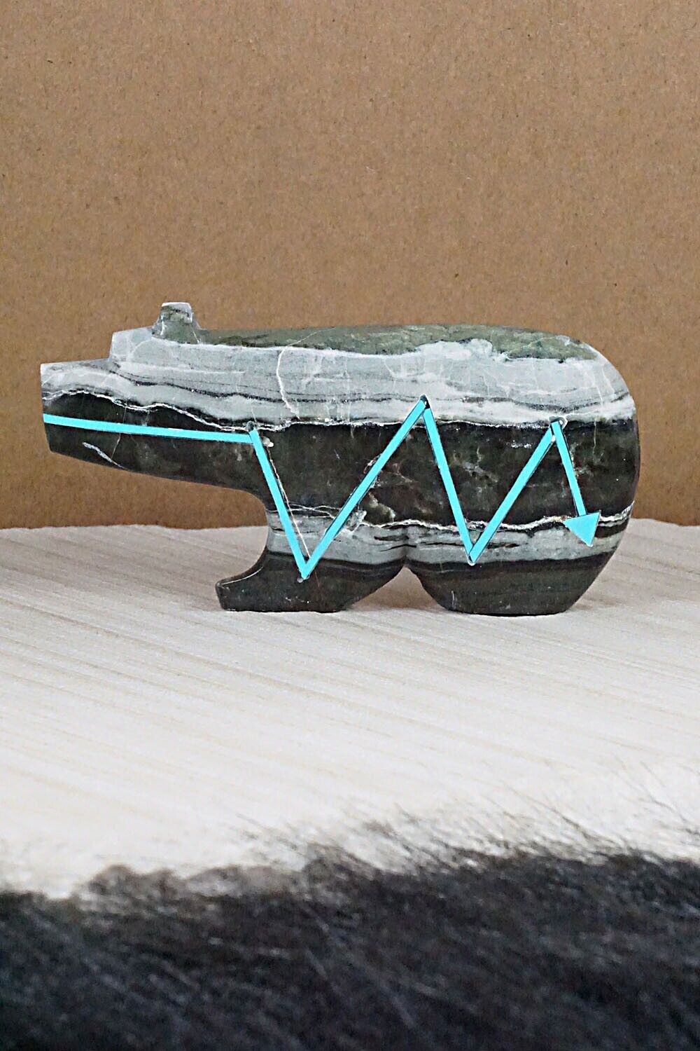 Bear Zuni Fetish Carving - Bernard Laiwakete