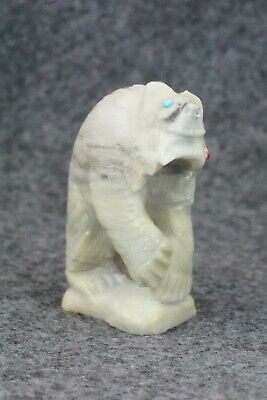 Bear Zuni Fetish Carving - Derrick Kaamasee