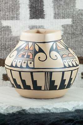 Hopi Pottery - D. Yesslith