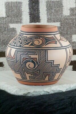 Zuni Pottery - Tonia Fontenelle