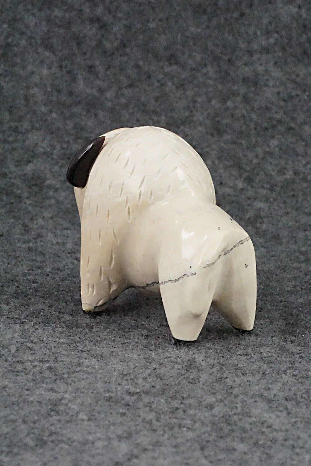 Buffalo Zuni Fetish Carving - Enrike Leekya