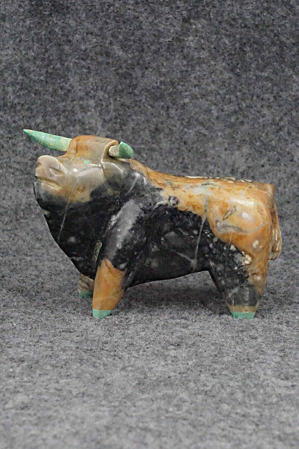 Bull Zuni Fetish Carving - Enrike Leekya